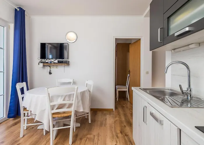 1 Bedroom Stunning In Barbat Апартаменты *