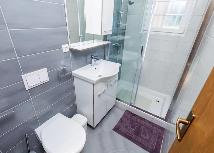 1 Bedroom Stunning In Barbat Апартаменты