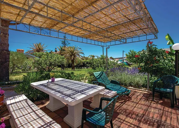 1 Bedroom Stunning In Barbat Апартаменты *